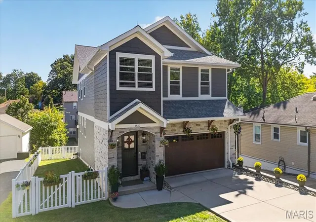 Photo 1 of Single family home for sale at 2476 Helen Ave, Saint Louis, MO 63144 | MLS# MIS26064884 | Listing updated on 2026-10-19