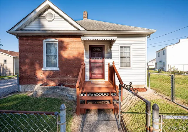 Photo 1 of Single family home for sale at 921 Columbia Rd, Dupo, IL 62239 | MLS# MIS26064886 | Listing updated on 2026-10-09