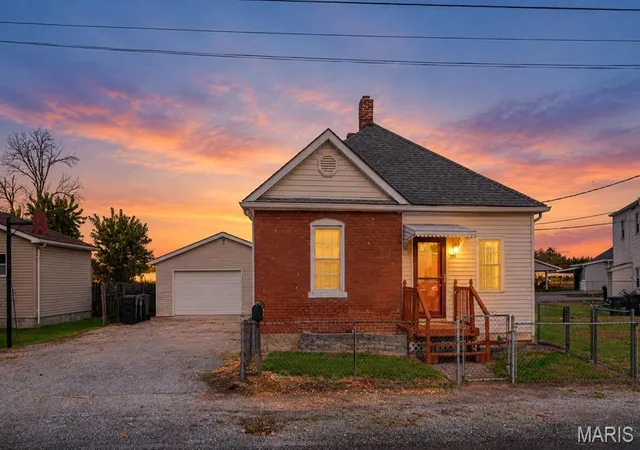 Photo 1 of Single family home for sale at 921 Columbia Rd, Dupo, IL 62239 | MLS# MIS26064886 | Listing updated on 2026-10-27