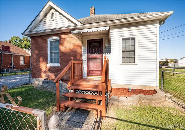 Photo 2 of Single family home for sale at 921 Columbia Rd, Dupo, IL 62239 | MLS# MIS26064886 | Listing updated on 2026-10-09