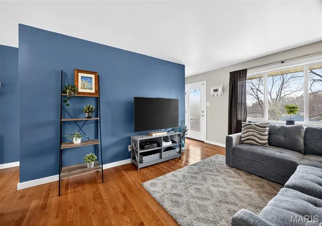 Photo 2 of Sale Pending at 2964 Hallmark Ln, Saint Louis, MO 63125 | MLS# MIS26064888 | Listing updated on 2026-10-18