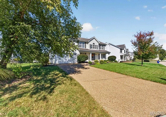 Photo 3 of Single family home for sale at 35 Indigo Bush Ct, O Fallon, MO 63368 | MLS# MIS26064890 | Listing updated on 2026-10-20