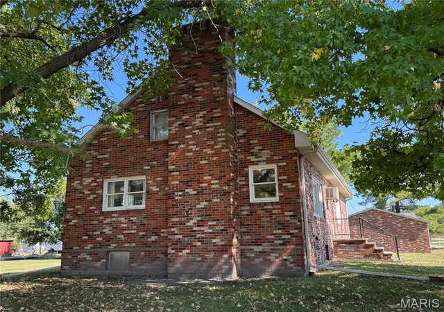 Photo 2 of Single family home for sale at 401 Springfield Rd, Gillespie, IL 62033 | MLS# MIS26064891 | Listing updated on 2026-10-16