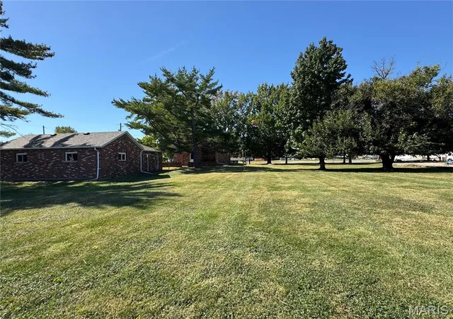 Photo 3 of Single family home for sale at 401 Springfield Rd, Gillespie, IL 62033 | MLS# MIS26064891 | Listing updated on 2026-10-16