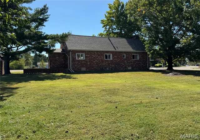 Photo 4 of Single family home for sale at 401 Springfield Rd, Gillespie, IL 62033 | MLS# MIS26064891 | Listing updated on 2026-10-16