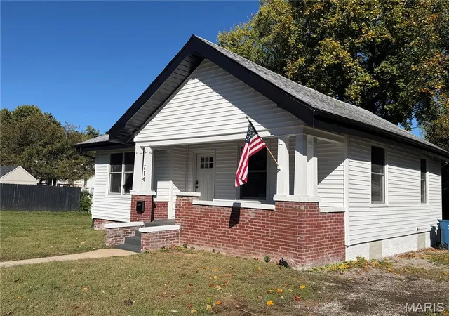 Photo 2 of Single family home for sale at 714 Lasalle St, Collinsville, IL 62234 | MLS# MIS26064892 | Listing updated on 2026-10-18