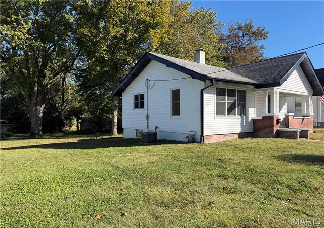 Photo 3 of Single family home for sale at 714 Lasalle St, Collinsville, IL 62234 | MLS# MIS26064892 | Listing updated on 2026-10-18