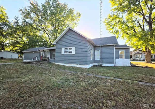 Photo 3 of Single family home for sale at 200 E Main St, Coffeen, IL 62017 | MLS# MIS26064894 | Listing updated on 2026-10-09