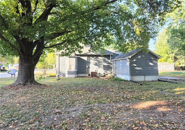 Photo 4 of Single family home for sale at 200 E Main St, Coffeen, IL 62017 | MLS# MIS26064894 | Listing updated on 2026-10-09