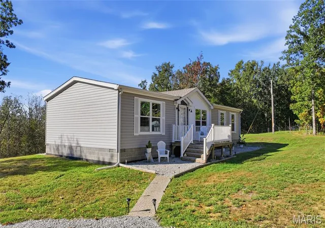 Photo 3 of Manufactured home for sale at 5963 Highway 17, Yukon, MO 65589 | MLS# MIS26064902 | Listing updated on 2026-10-08