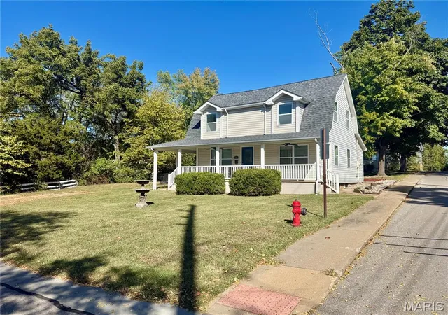 Photo 2 of Single family home for sale at 405 N Adams St, Festus, MO 63028 | MLS# MIS26064909 | Listing updated on 2026-10-18