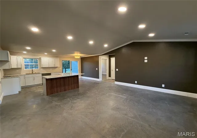 Photo 4 of Single family home for sale at 104 Avery Ln, Poplar Bluff, MO 63901 | MLS# MIS26064915 | Listing updated on 2026-10-09