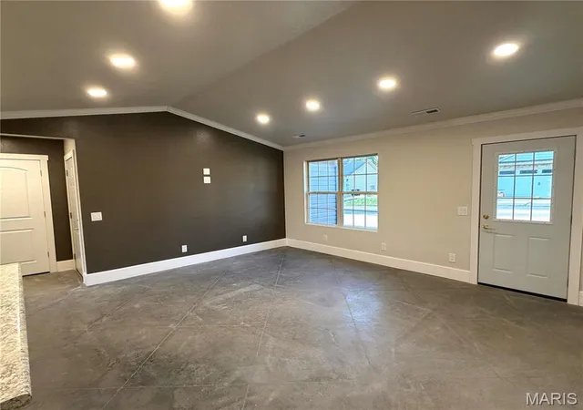 Photo 3 of Single family home for sale at 104 Avery Ln, Poplar Bluff, MO 63901 | MLS# MIS26064915 | Listing updated on 2026-10-09
