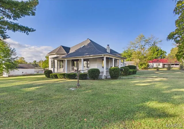 Photo 2 of Single family home for sale at 401 W Gibbs St, Salem, MO 65560 | MLS# MIS26064917 | Listing updated on 2026-10-14