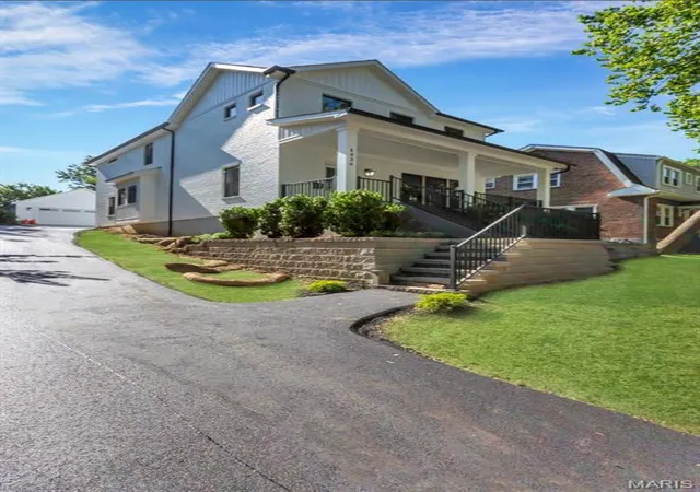Photo 3 of Single family home for sale at 1119 Tbb Yale Ave, Saint Louis, MO 63117 | MLS# MIS26064918 | Listing updated on 2026-10-08