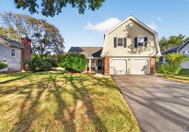 Photo 1 of Single family home for sale at 15056 Isleview Dr, Chesterfield, MO 63017 | MLS# MIS26064919 | Listing updated on 2026-10-21