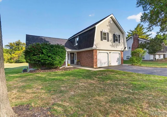 Photo 3 of Single family home for sale at 15056 Isleview Dr, Chesterfield, MO 63017 | MLS# MIS26064919 | Listing updated on 2026-10-21