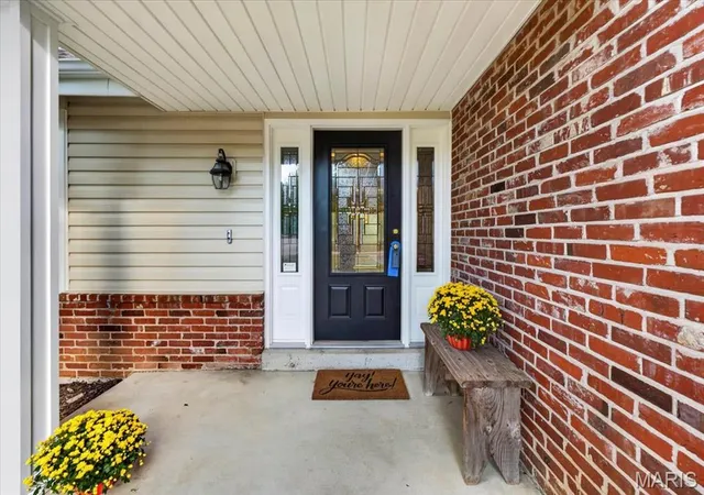 Photo 3 of Single family home for sale at 15056 Isleview Dr, Chesterfield, MO 63017 | MLS# MIS26064919 | Listing updated on 2026-10-21