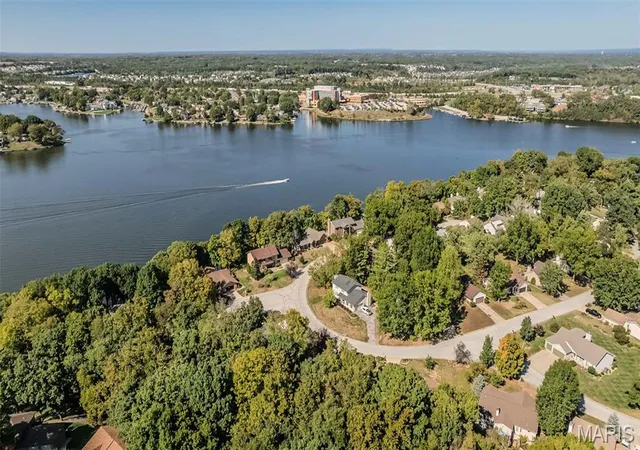 Photo 2 of Single family home for sale at 611 Woodchuck Ln, Lake Saint Louis, MO 63367 | MLS# MIS26064921 | Listing updated on 2026-10-19