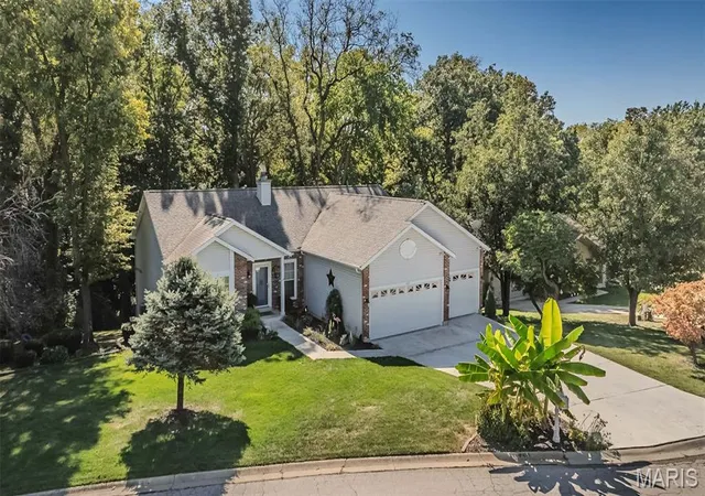 Photo 3 of Single family home for sale at 611 Woodchuck Ln, Lake Saint Louis, MO 63367 | MLS# MIS26064921 | Listing updated on 2026-10-19