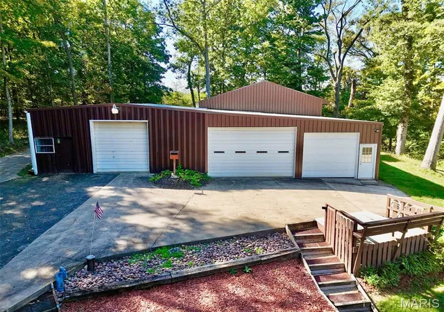 Photo 3 of Single family home for sale at 5450 County Rd 409, Hannibal, MO 63401 | MLS# MIS26064936 | Listing updated on 2026-10-08