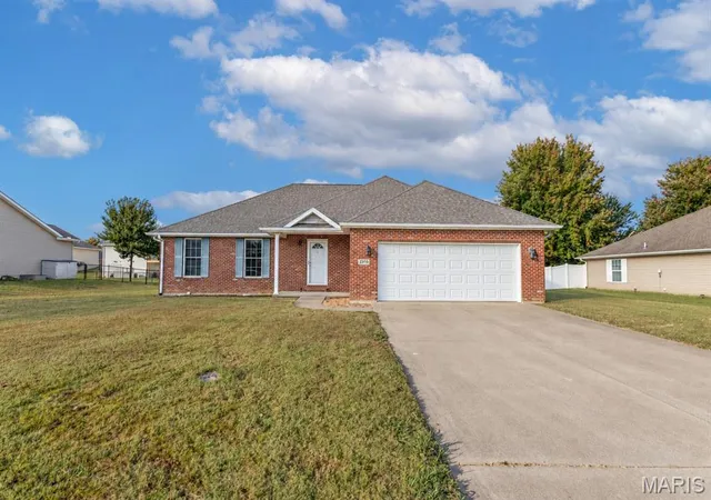 Photo 2 of Single family home for sale at 2310 York Dr, Jackson, MO 63755 | MLS# MIS26064940 | Listing updated on 2026-10-19