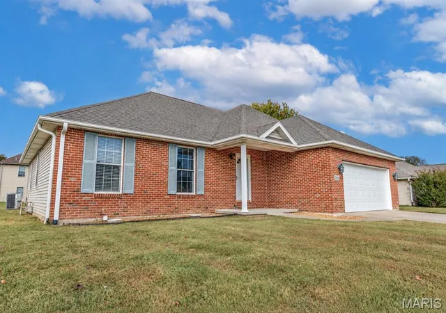 Photo 3 of Single family home for sale at 2310 York Dr, Jackson, MO 63755 | MLS# MIS26064940 | Listing updated on 2026-10-19