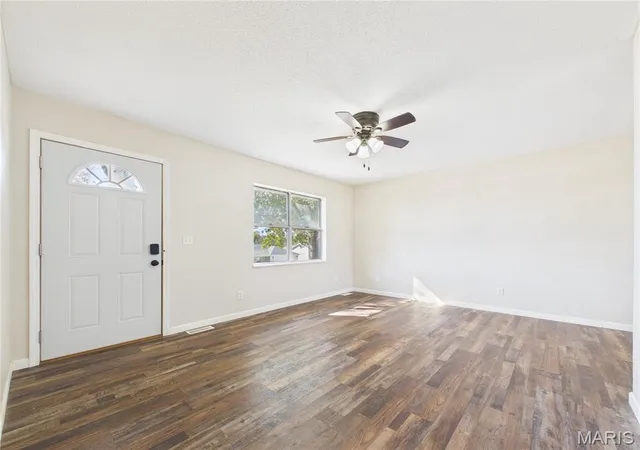 Photo 3 of Single family home for sale at 1016 Crestview Ln, Perryville, MO 63775 | MLS# MIS26064948 | Listing updated on 2026-10-08