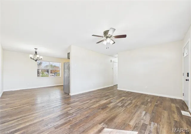 Photo 3 of Single family home for sale at 1016 Crestview Ln, Perryville, MO 63775 | MLS# MIS26064948 | Listing updated on 2026-10-08