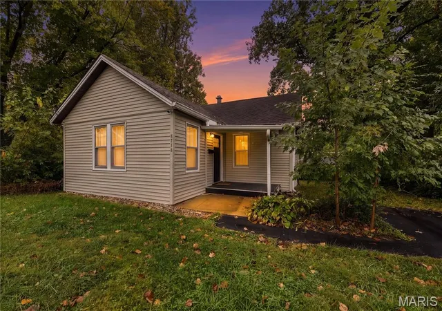 Photo 1 of Single family home for sale at 8718 Mavis Pl, Saint Louis, MO 63114 | MLS# MIS26064958 | Listing updated on 2026-10-25