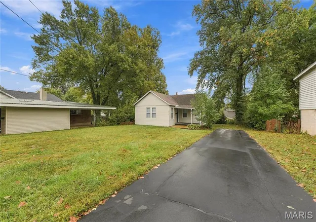 Photo 2 of Single family home for sale at 8718 Mavis Pl, Saint Louis, MO 63114 | MLS# MIS26064958 | Listing updated on 2026-10-25