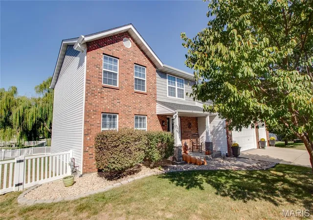 Photo 3 of Single family home for sale at 101 Sunnybrooke, Troy, IL 62294 | MLS# MIS26064959 | Listing updated on 2026-10-12