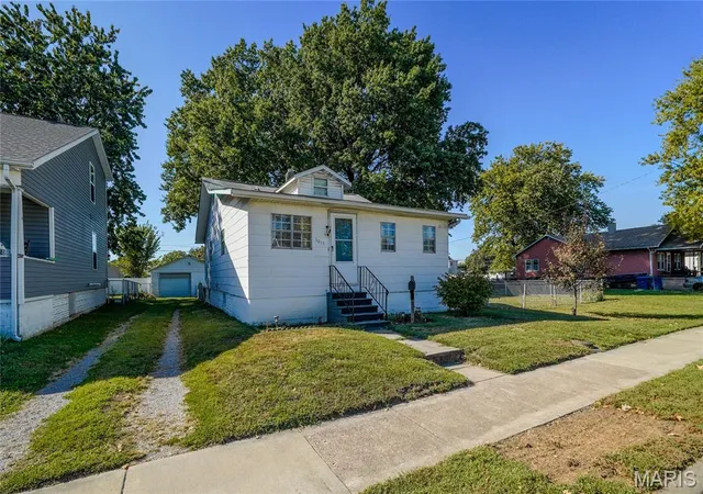 Photo 2 of Single family home for sale at 3017 Buxton Ave, Granite City, IL 62040 | MLS# MIS26064960 | Listing updated on 2026-10-20