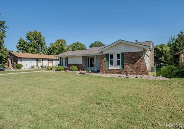 Photo 2 of Single family home for sale at 3232 Newell Dr, Granite City, IL 62040 | MLS# MIS26064962 | Listing updated on 2026-10-20
