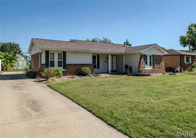 Photo 3 of Single family home for sale at 3232 Newell Dr, Granite City, IL 62040 | MLS# MIS26064962 | Listing updated on 2026-10-20