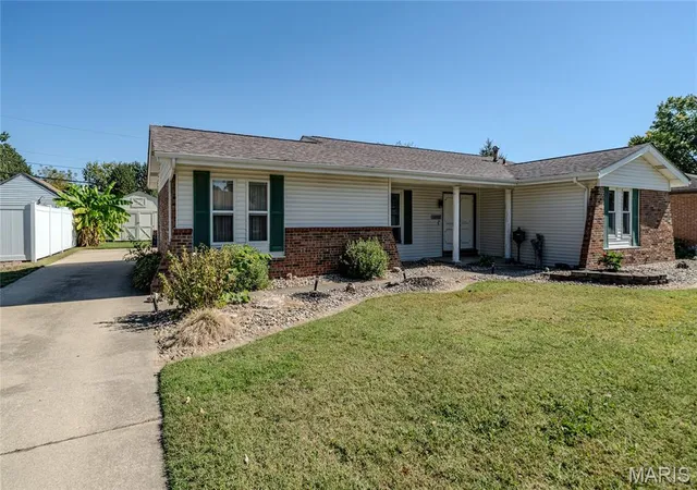 Photo 3 of Single family home for sale at 3232 Newell Dr, Granite City, IL 62040 | MLS# MIS26064962 | Listing updated on 2026-10-20