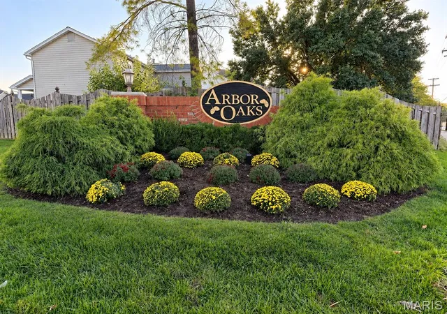 Photo 2 of Sale Pending at 720 Arbor Hvn Dr, Ballwin, MO 63021 | MLS# MIS26064963 | Listing updated on 2026-10-19
