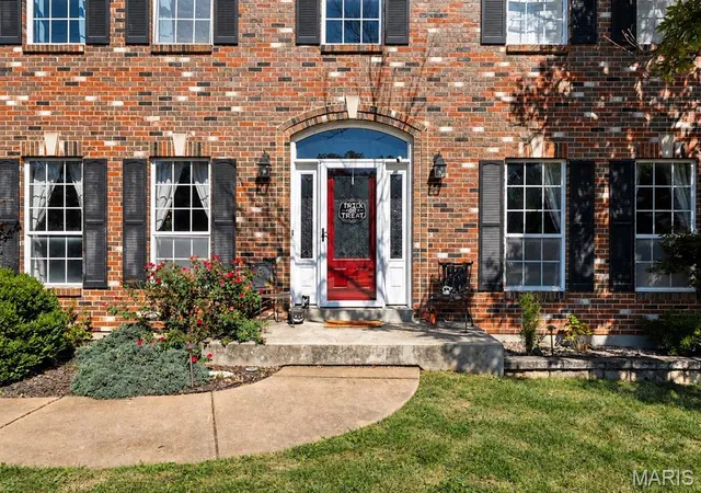 Photo 3 of Sale Pending at 720 Arbor Hvn Dr, Ballwin, MO 63021 | MLS# MIS26064963 | Listing updated on 2026-10-19