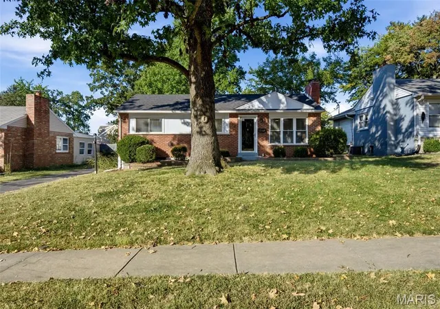 Photo 1 of Single family home for sale at 713 Huntwood Ln, Saint Louis, MO 63122 | MLS# MIS26064964 | Listing updated on 2026-10-19