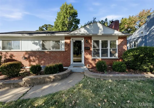 Photo 2 of Single family home for sale at 713 Huntwood Ln, Saint Louis, MO 63122 | MLS# MIS26064964 | Listing updated on 2026-10-19