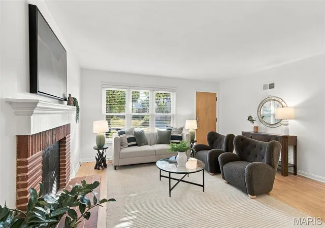 Photo 3 of Single family home for sale at 713 Huntwood Ln, Saint Louis, MO 63122 | MLS# MIS26064964 | Listing updated on 2026-10-19