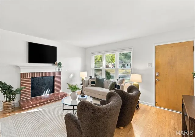 Photo 4 of Single family home for sale at 713 Huntwood Ln, Saint Louis, MO 63122 | MLS# MIS26064964 | Listing updated on 2026-10-19