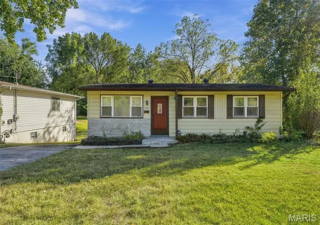 Photo 1 of Single family home for sale at 486 Scenic Dr, Saint Louis, MO 63137 | MLS# MIS26064967 | Listing updated on 2026-10-10