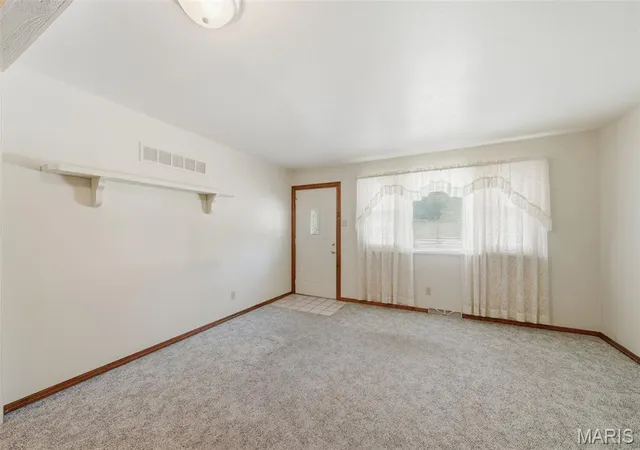 Photo 3 of Single family home for sale at 486 Scenic Dr, Saint Louis, MO 63137 | MLS# MIS26064967 | Listing updated on 2026-10-10