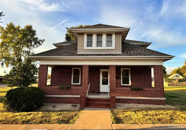 Photo 1 of Single family home for sale at 307 E Pear Ave, Owensville, MO 65066 | MLS# MIS26064975 | Listing updated on 2026-10-17