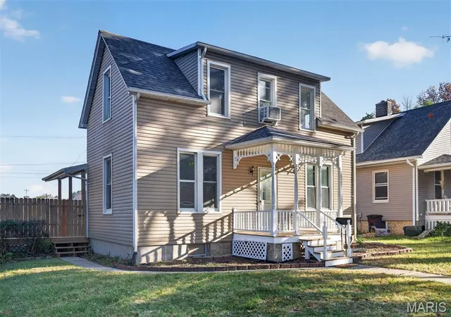 Photo 3 of Single family home for sale at 1011 13th Street, Highland, IL 62249 | MLS# MIS26064977 | Listing updated on 2026-10-09