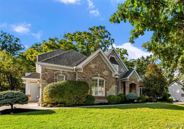 Photo 3 of Sale Pending at 112 Castlewood Ests Dr, O Fallon, MO 63368 | MLS# MIS26064982 | Listing updated on 2026-10-27