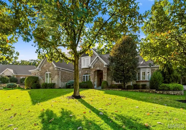 Photo 4 of Sale Pending at 112 Castlewood Ests Dr, O Fallon, MO 63368 | MLS# MIS26064982 | Listing updated on 2026-10-27