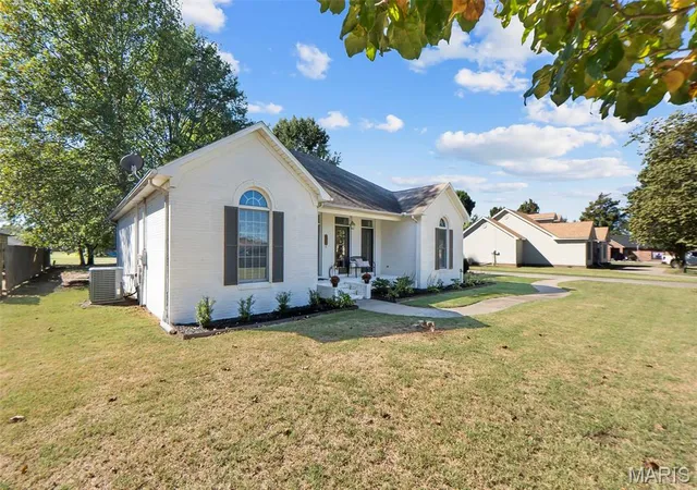 Photo 3 of Single family home for sale at 221 La Vista Rd, Steele, MO 63877 | MLS# MIS26064989 | Listing updated on 2026-10-09