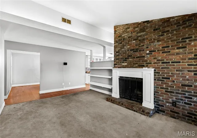 Photo 3 of Single family home for sale at 445 Durwood Dr, Florissant, MO 63033 | MLS# MIS26064993 | Listing updated on 2026-10-30